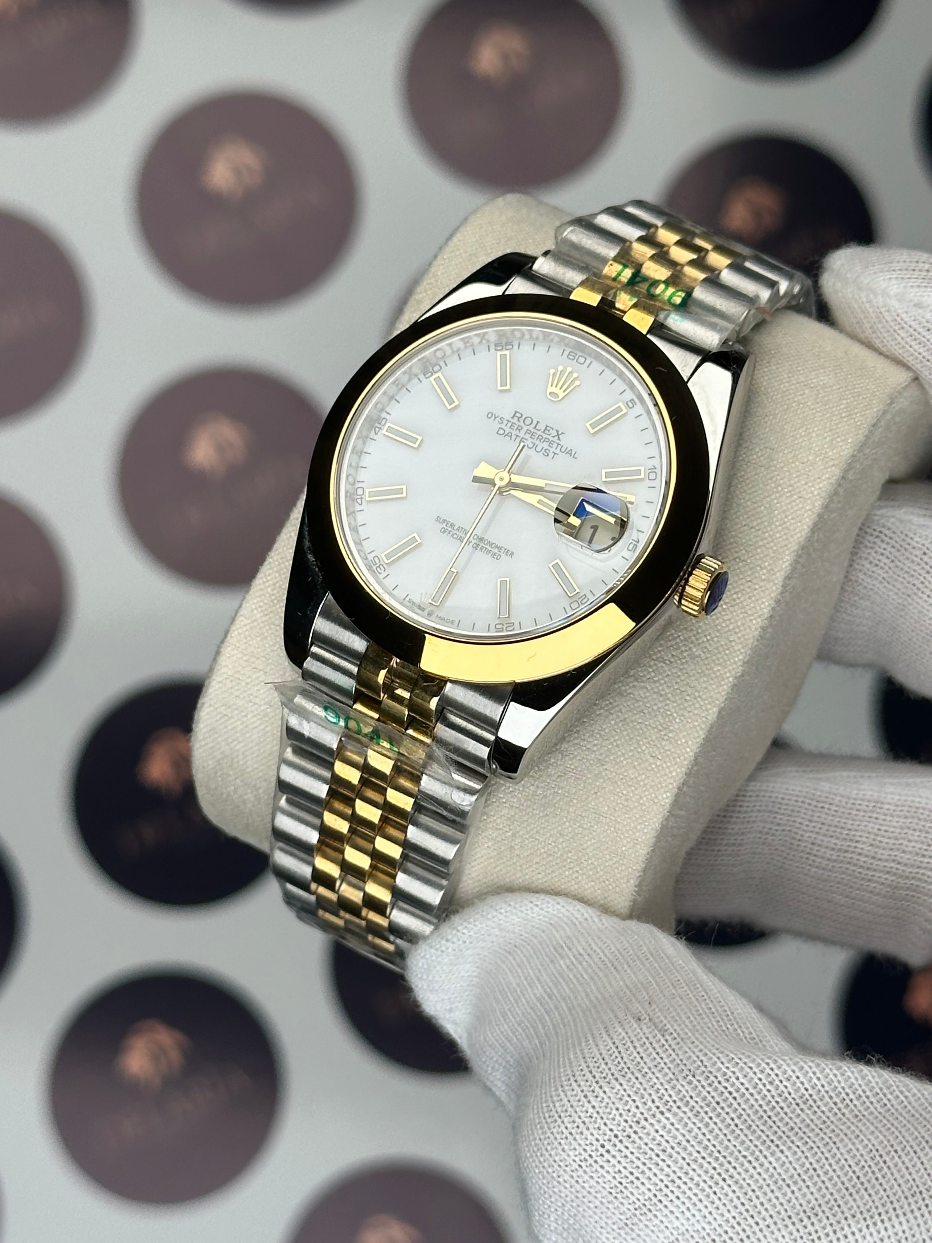 ROLEX DATEJUST 41 MM PEARL WHITE DIAL GOLD-SILVER JUBILE