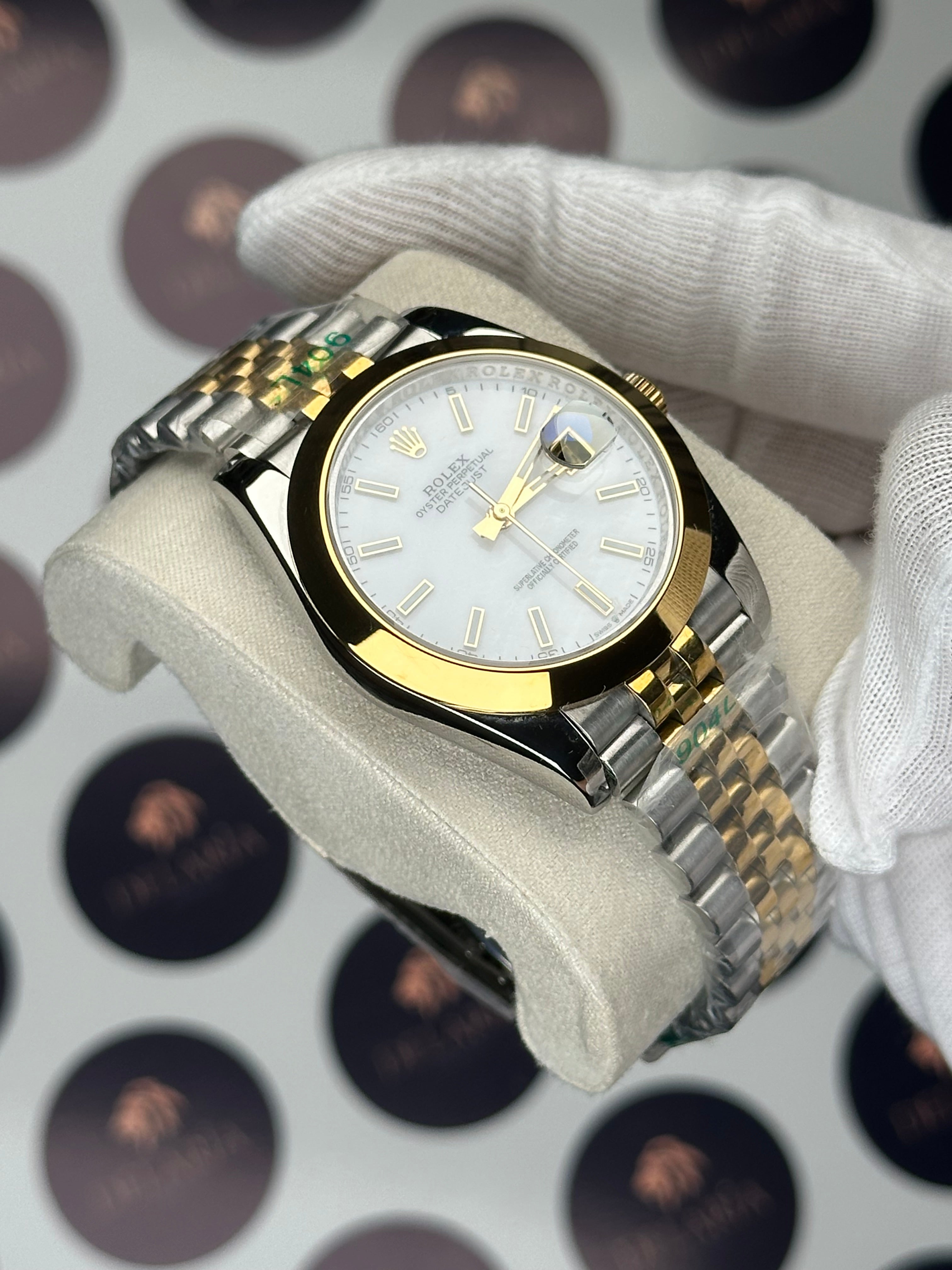 ROLEX DATEJUST 41 MM PEARL WHITE DIAL GOLD-SILVER JUBILE