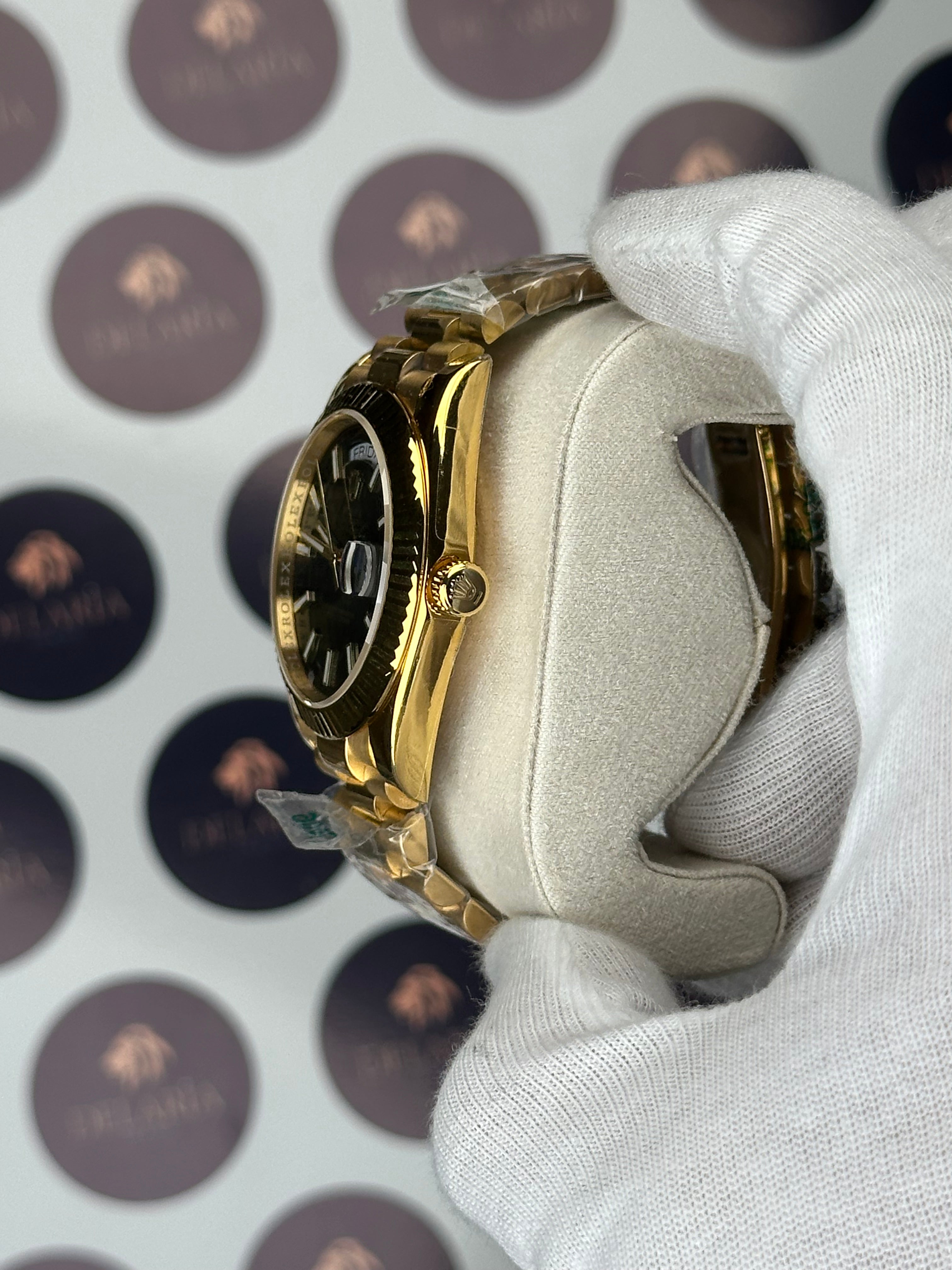 ROLEX DAY-DATE 40 MM BLACK DIAL GOLD PRESIDENT