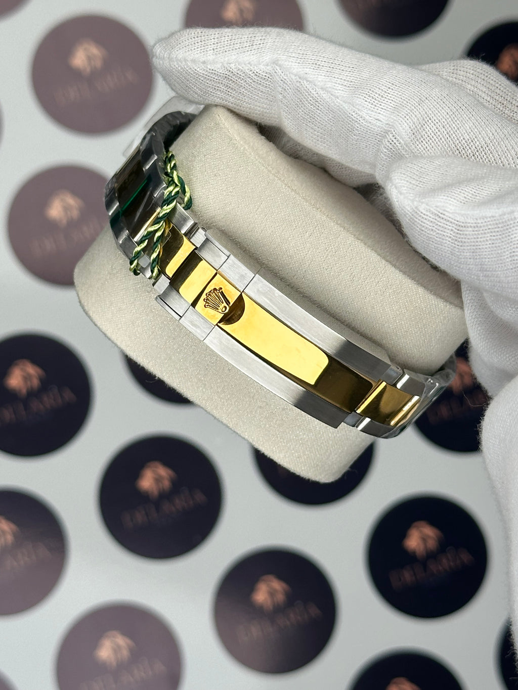 ROLEX YATCH-MASTER 42 MM BLACK DIAL GOLD-SILVER OYSTER